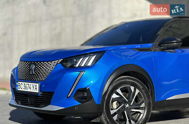 Внедорожник / Кроссовер Peugeot e-2008 2020 в 