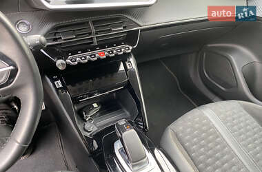 Позашляховик / Кросовер Peugeot e-2008 2021 в 
