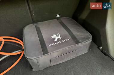 Позашляховик / Кросовер Peugeot e-2008 2021 в 