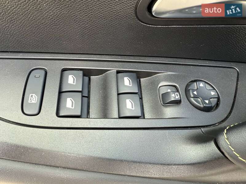 Внедорожник / Кроссовер Peugeot e-2008 2021 в Киеве