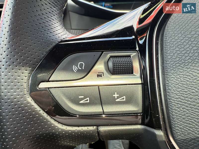 Внедорожник / Кроссовер Peugeot e-2008 2021 в Киеве