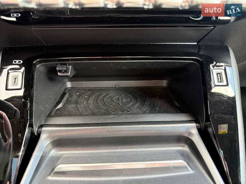 Внедорожник / Кроссовер Peugeot e-2008 2021 в Киеве