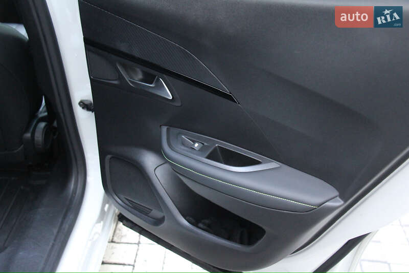 Внедорожник / Кроссовер Peugeot e-2008 2020 в Киеве