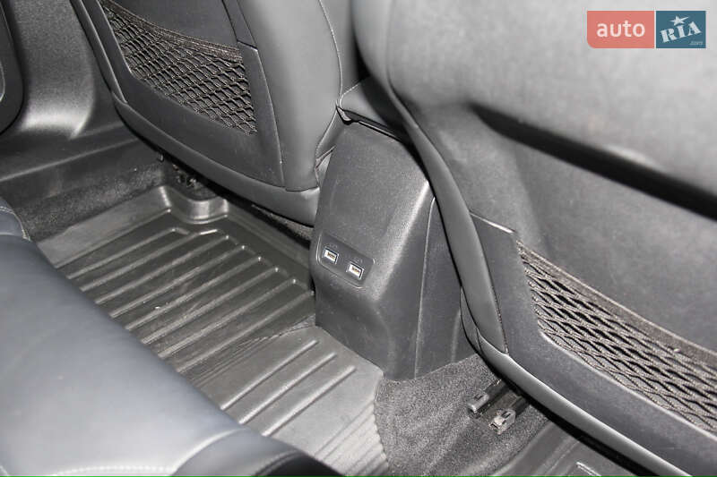 Внедорожник / Кроссовер Peugeot e-2008 2020 в Киеве