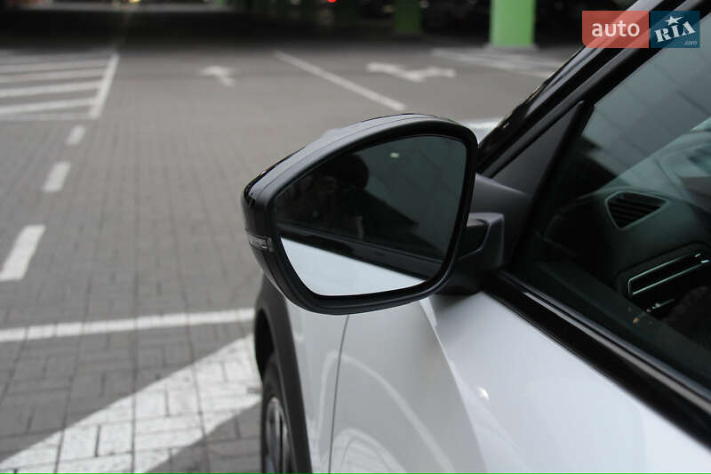 Внедорожник / Кроссовер Peugeot e-2008 2020 в Киеве