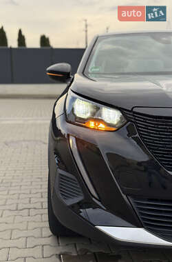 Внедорожник / Кроссовер Peugeot e-2008 2022 в 