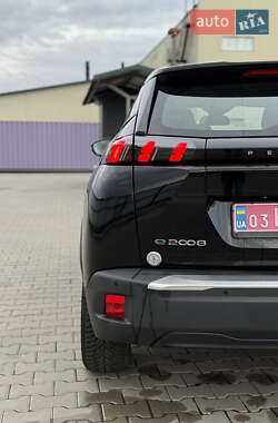 Внедорожник / Кроссовер Peugeot e-2008 2022 в 