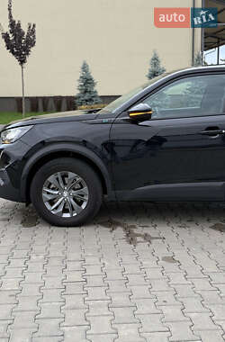 Внедорожник / Кроссовер Peugeot e-2008 2022 в 