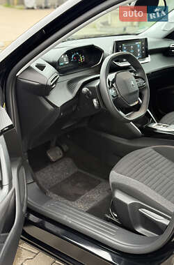 Внедорожник / Кроссовер Peugeot e-2008 2022 в 