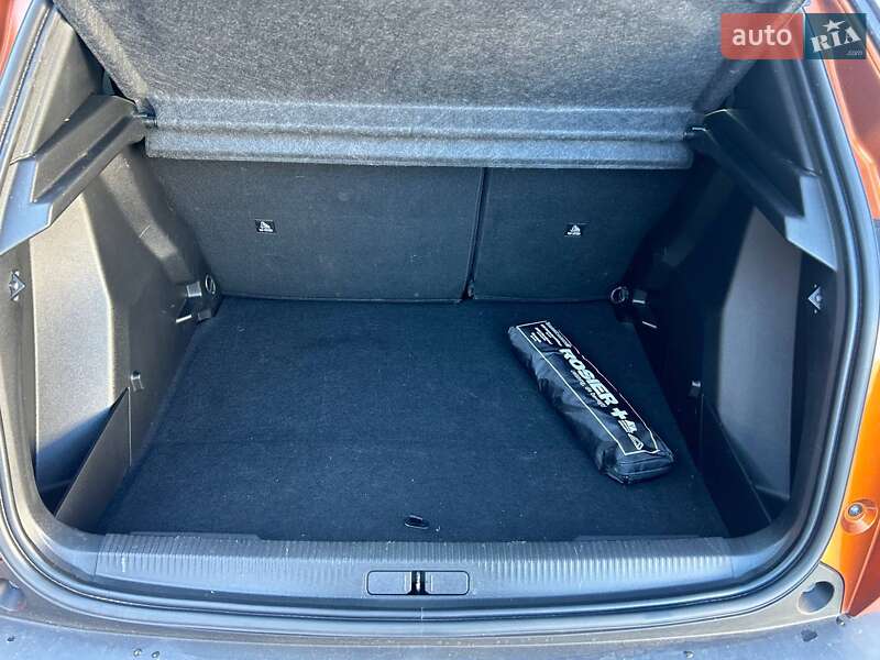 Позашляховик / Кросовер Peugeot e-2008 2022 в Львові