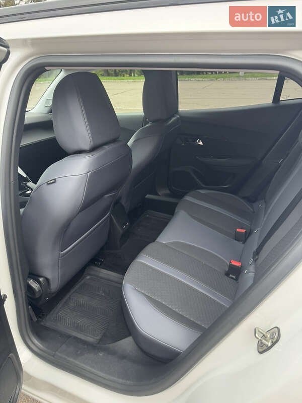 Позашляховик / Кросовер Peugeot e-2008 2020 в Рівному