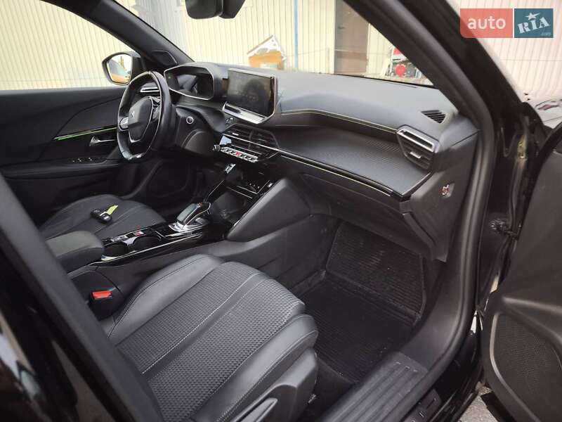 Внедорожник / Кроссовер Peugeot e-2008 2021 в Киеве