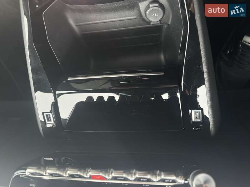 Внедорожник / Кроссовер Peugeot e-2008 2020 в Виннице