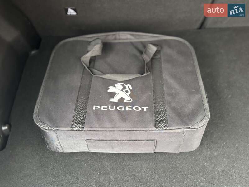 Внедорожник / Кроссовер Peugeot e-2008 2020 в Дрогобыче