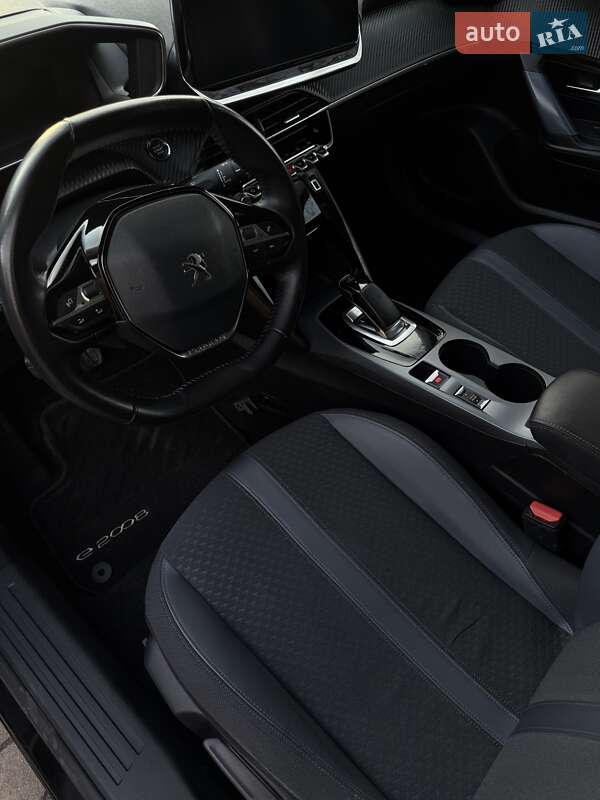 Позашляховик / Кросовер Peugeot e-2008 2020 в Львові