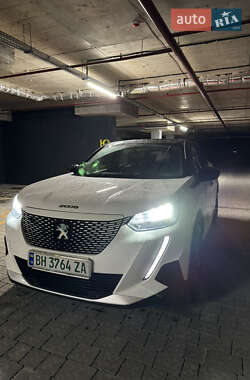 Позашляховик / Кросовер Peugeot e-2008 2020 в Івано-Франківську