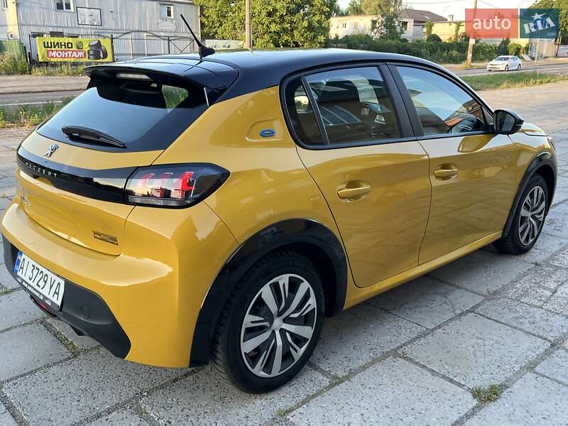 Хэтчбек Peugeot e-208 2021 в Киеве