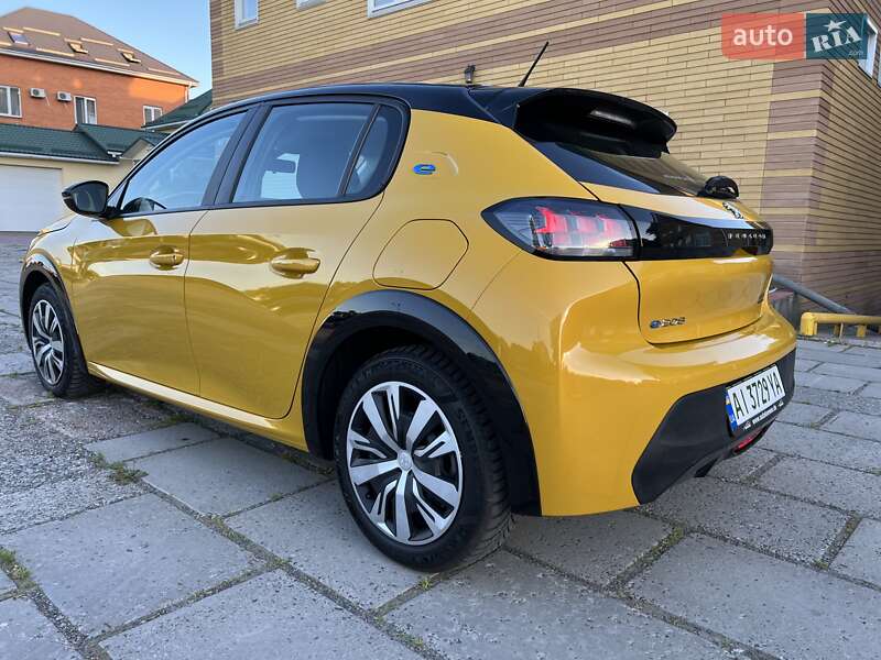 Хэтчбек Peugeot e-208 2021 в Киеве