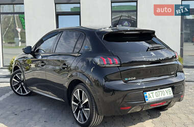 Хетчбек Peugeot e-208 2022 в 