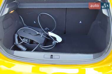 Хэтчбек Peugeot e-208 2021 в 