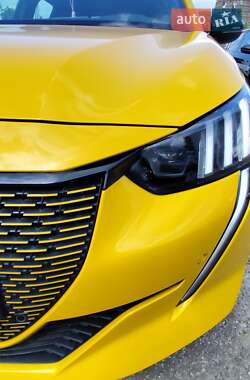Хэтчбек Peugeot e-208 2021 в 
