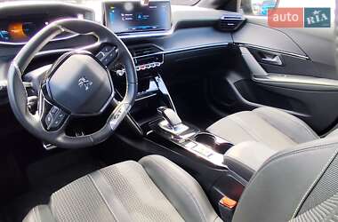 Хэтчбек Peugeot e-208 2021 в 