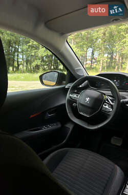 Хетчбек Peugeot e-208 2022 в 