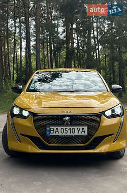 Хетчбек Peugeot e-208 2022 в 