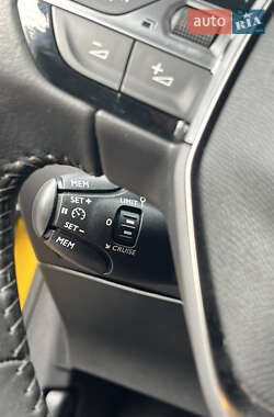 Хетчбек Peugeot e-208 2022 в 