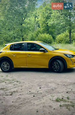 Хетчбек Peugeot e-208 2022 в 