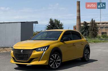 Хэтчбек Peugeot e-208 2022 в 