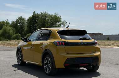 Хэтчбек Peugeot e-208 2022 в 