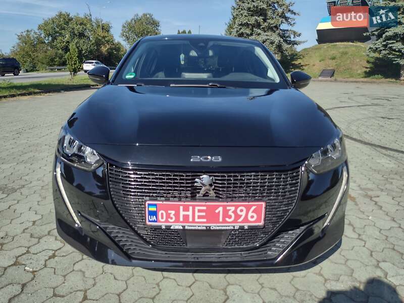 Хетчбек Peugeot e-208 2023 в Дубні