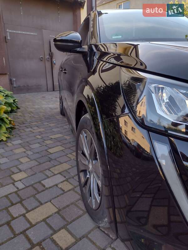 Хетчбек Peugeot e-208 2023 в Дубні