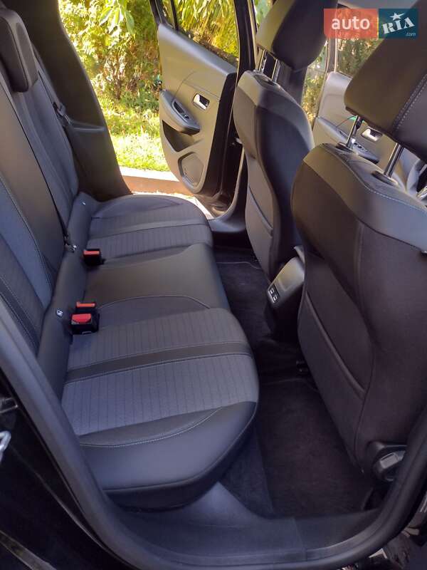 Хетчбек Peugeot e-208 2023 в Дубні