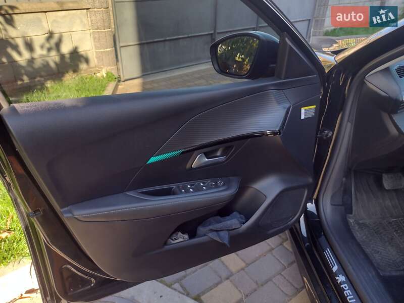 Хетчбек Peugeot e-208 2023 в Дубні