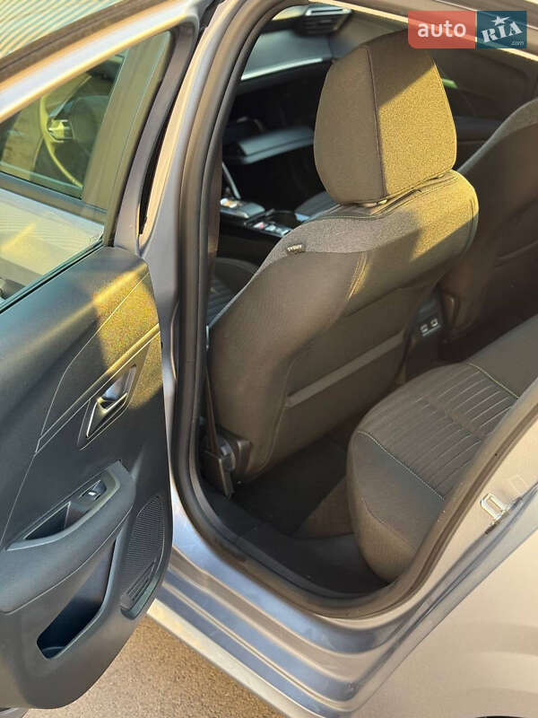 Хетчбек Peugeot e-208 2024 в Києві