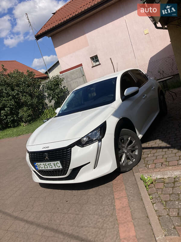 Хэтчбек Peugeot e-208 2021 в 