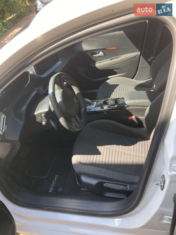 Хэтчбек Peugeot e-208 2021 в Львове