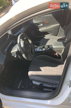 Хэтчбек Peugeot e-208 2021 в 