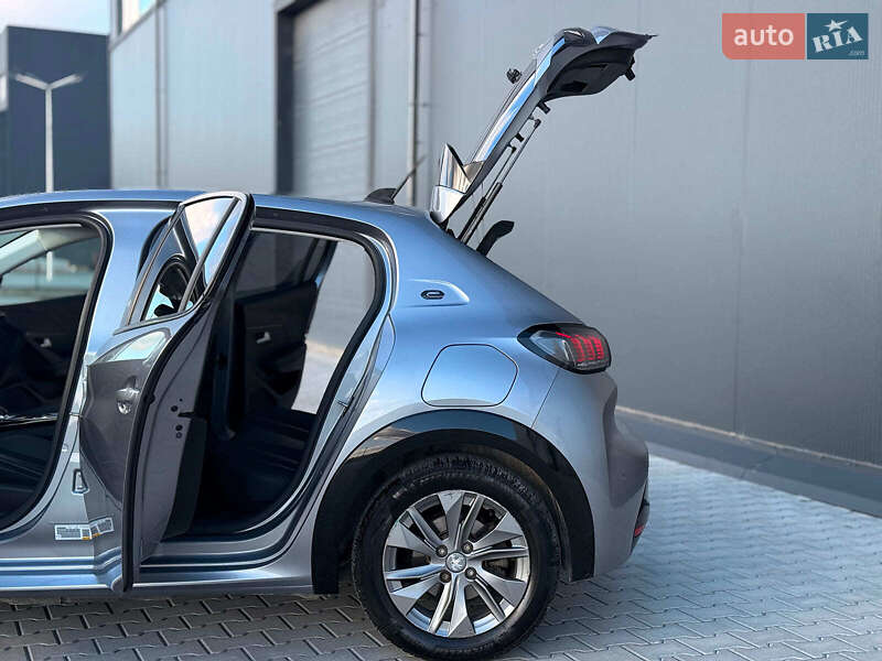 Хэтчбек Peugeot e-208 2019 в Львове