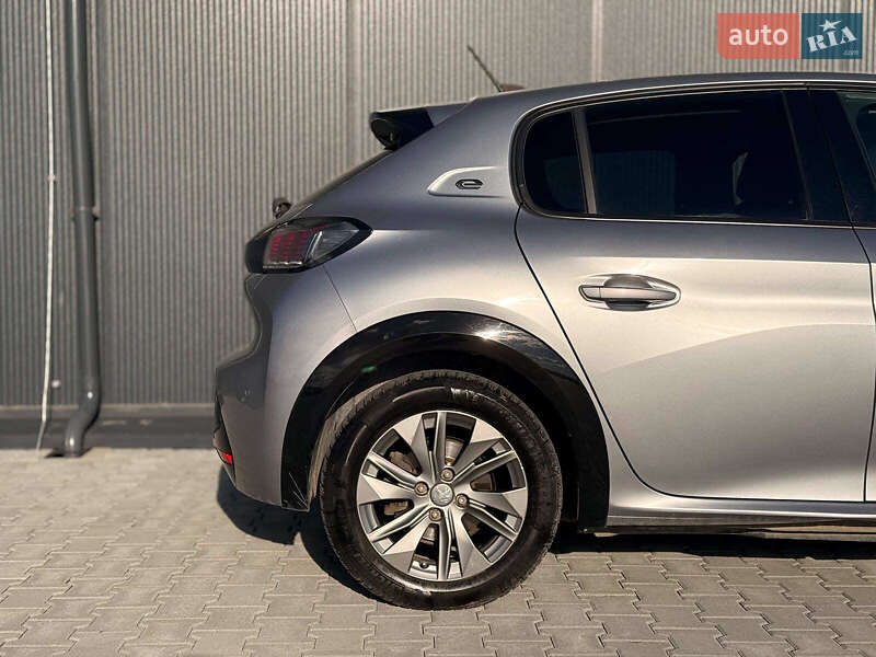 Хэтчбек Peugeot e-208 2019 в Львове