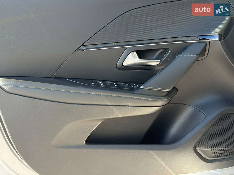 Хэтчбек Peugeot e-208 2019 в Львове