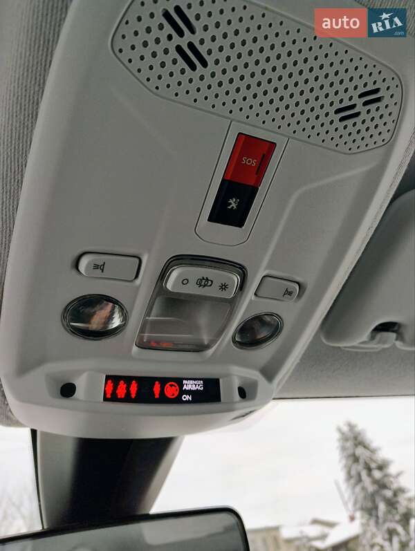 Хэтчбек Peugeot e-208 2020 в Львове