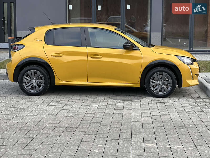 Хетчбек Peugeot e-208 2023 в Львові