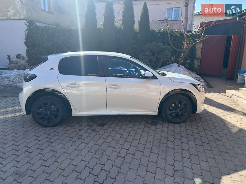 Хэтчбек Peugeot e-208 2020 в Львове