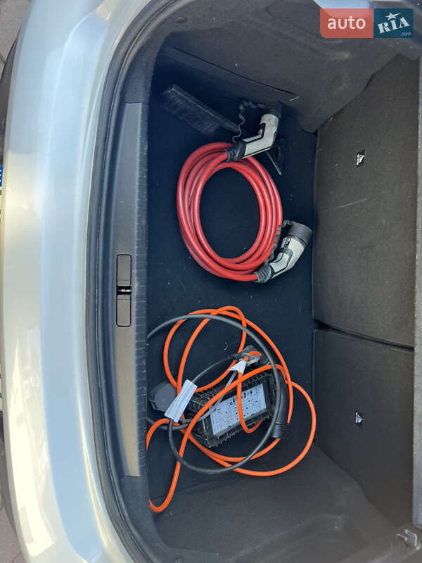 Хэтчбек Peugeot e-208 2020 в Львове