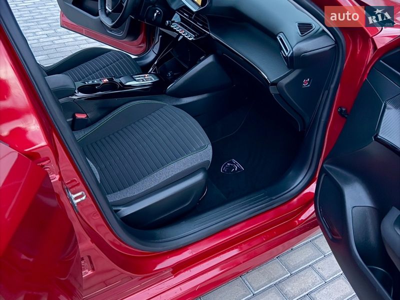 Хэтчбек Peugeot e-208 2024 в Львове