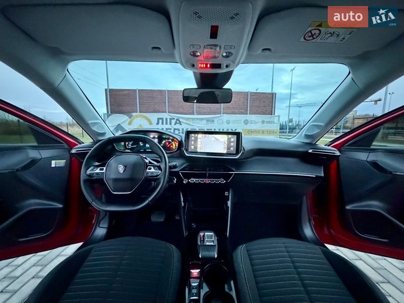 Хэтчбек Peugeot e-208 2024 в Львове