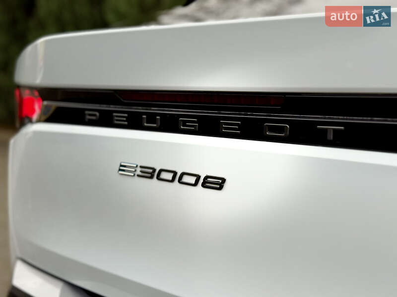 Внедорожник / Кроссовер Peugeot e-3008 2024 в Самборе